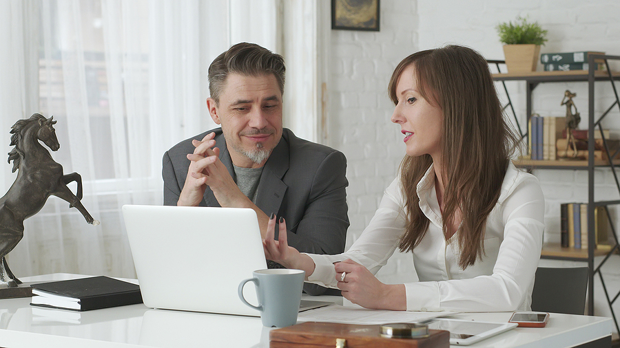 A dynamic team in a brainstorming session, utilizing the Entrepreneurial Operating System® for optimal business operations.