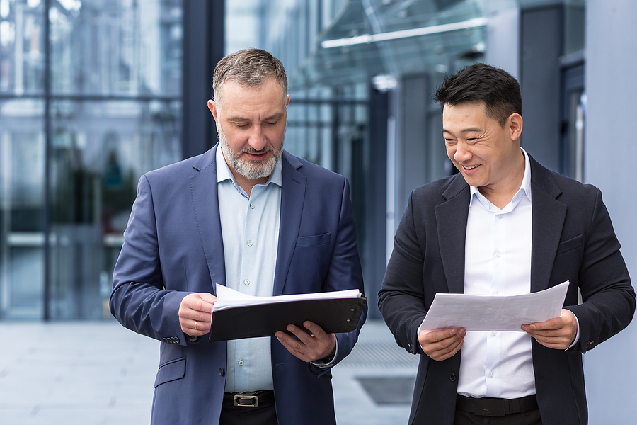 A vibrant and diverse group of business professionals collaborating on a project.